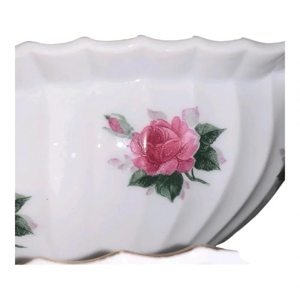 Bond Ware Hand Painted Gravy Boat W/Attached Underplate-Roses W/Gold Trim -Japan